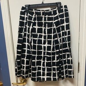 Ann Taylor LOFT Women’s Black and White Grid Pattern Full Pleaded Skirt 10.